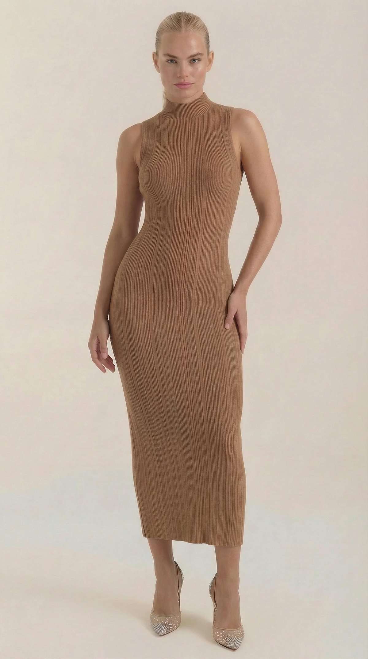 Langes Kleid in Rippstrick mit Stehkragen ohne Ärmel für Damen