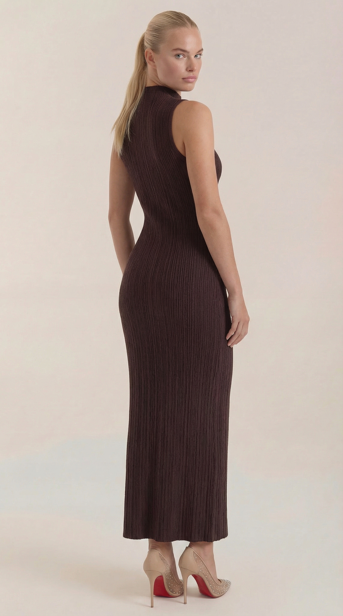 Langes Kleid in Rippstrick mit Stehkragen ohne Ärmel für Damen