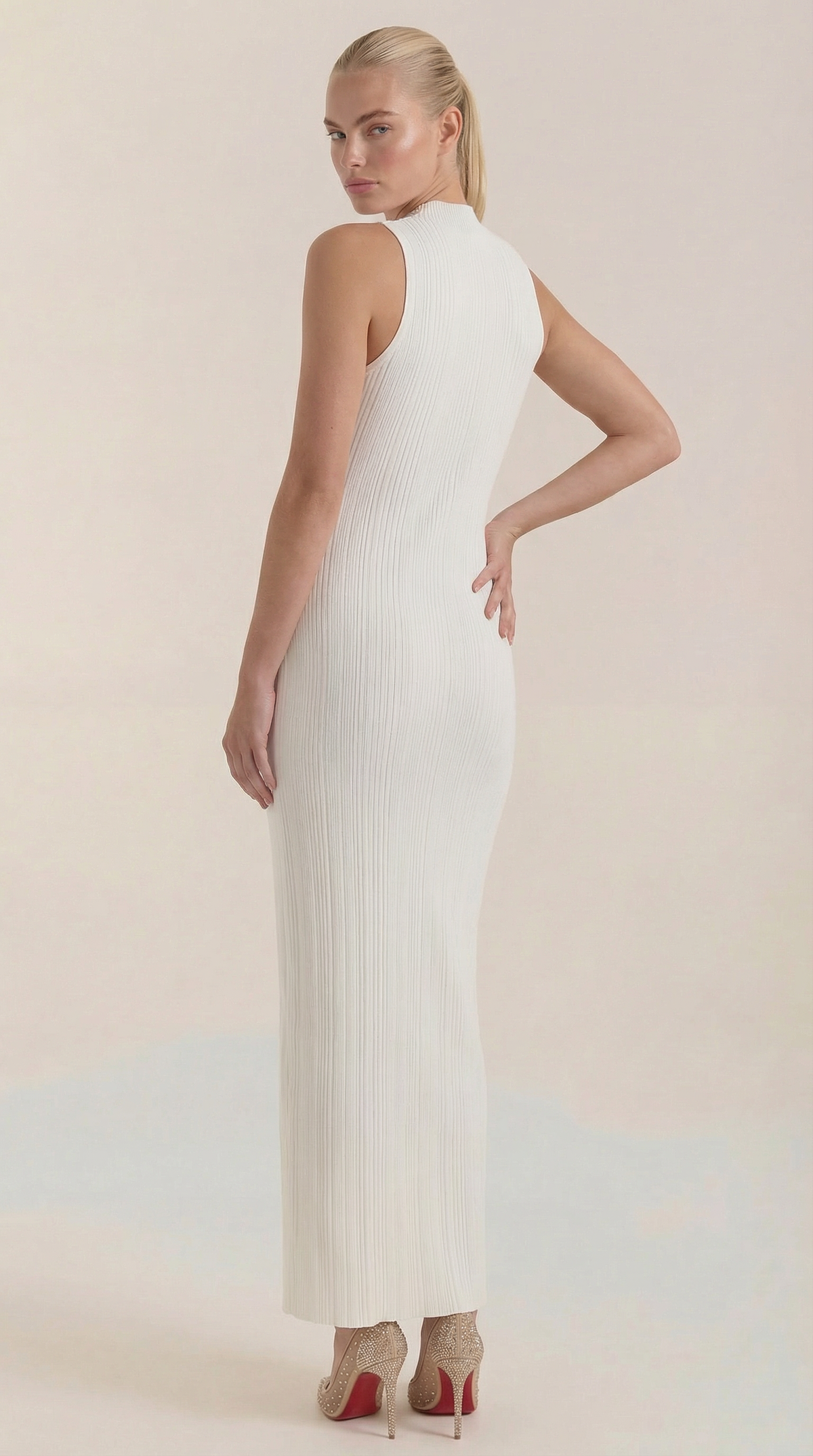 Langes Kleid in Rippstrick mit Stehkragen ohne Ärmel für Damen