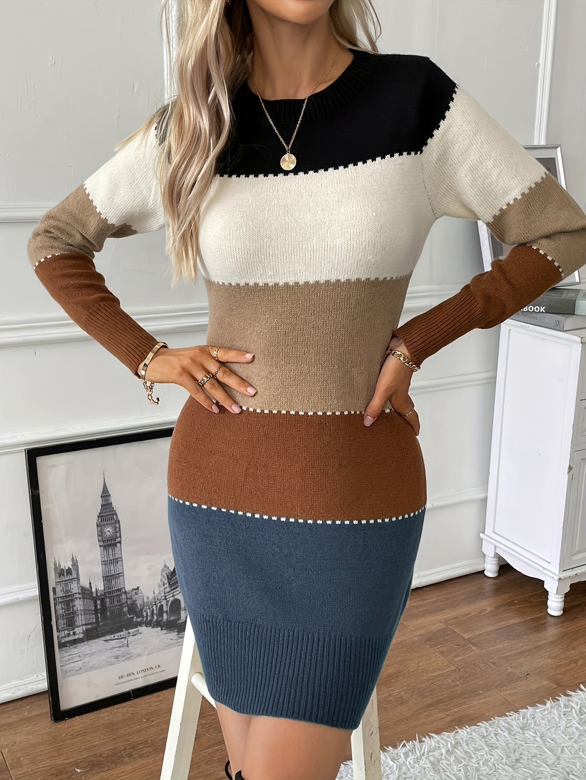 Figurnahes Kleid mit Colour-Block-Einsätzen und Kontrastnähten