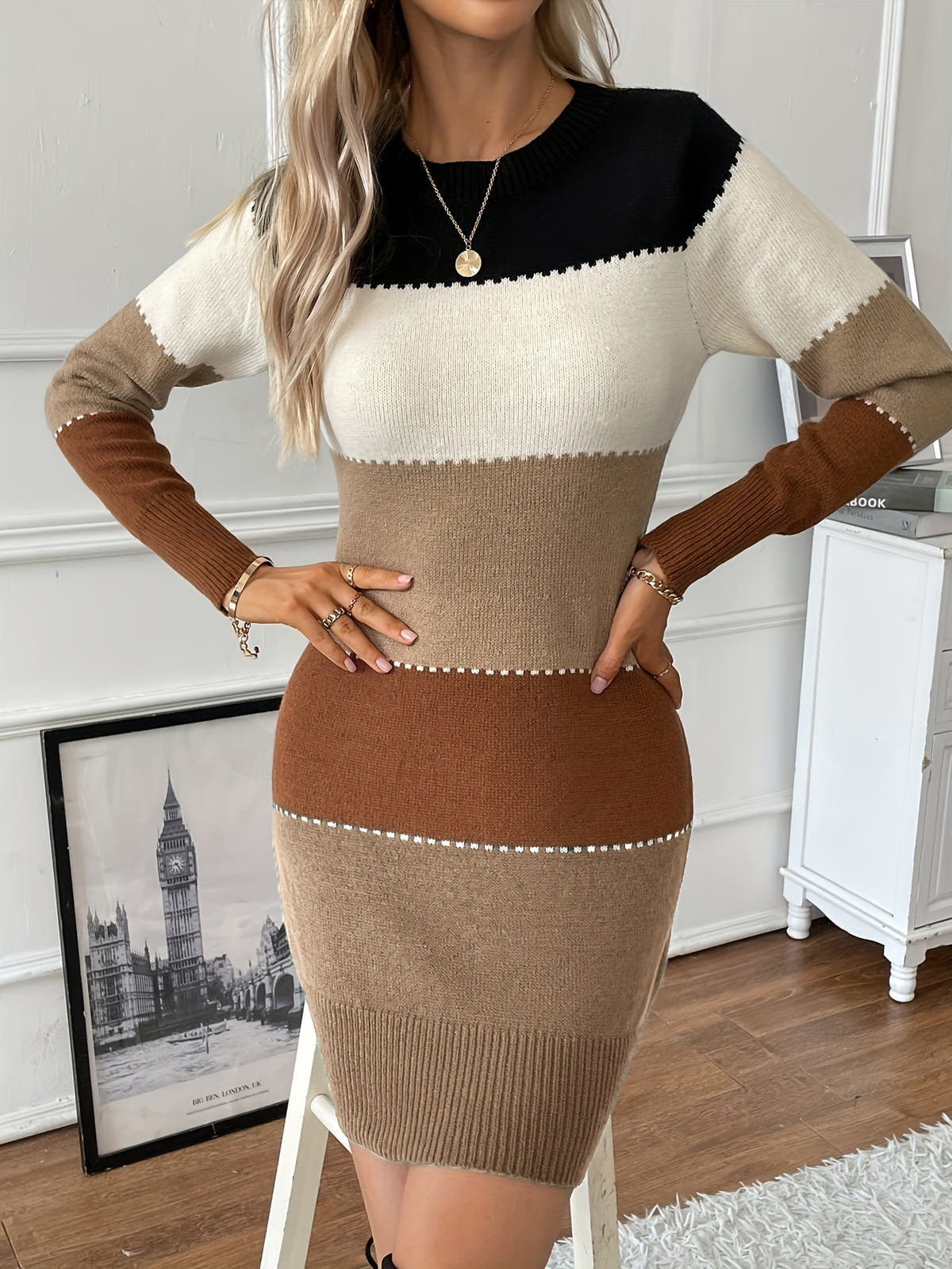 Figurnahes Kleid mit Colour-Block-Einsätzen und Kontrastnähten