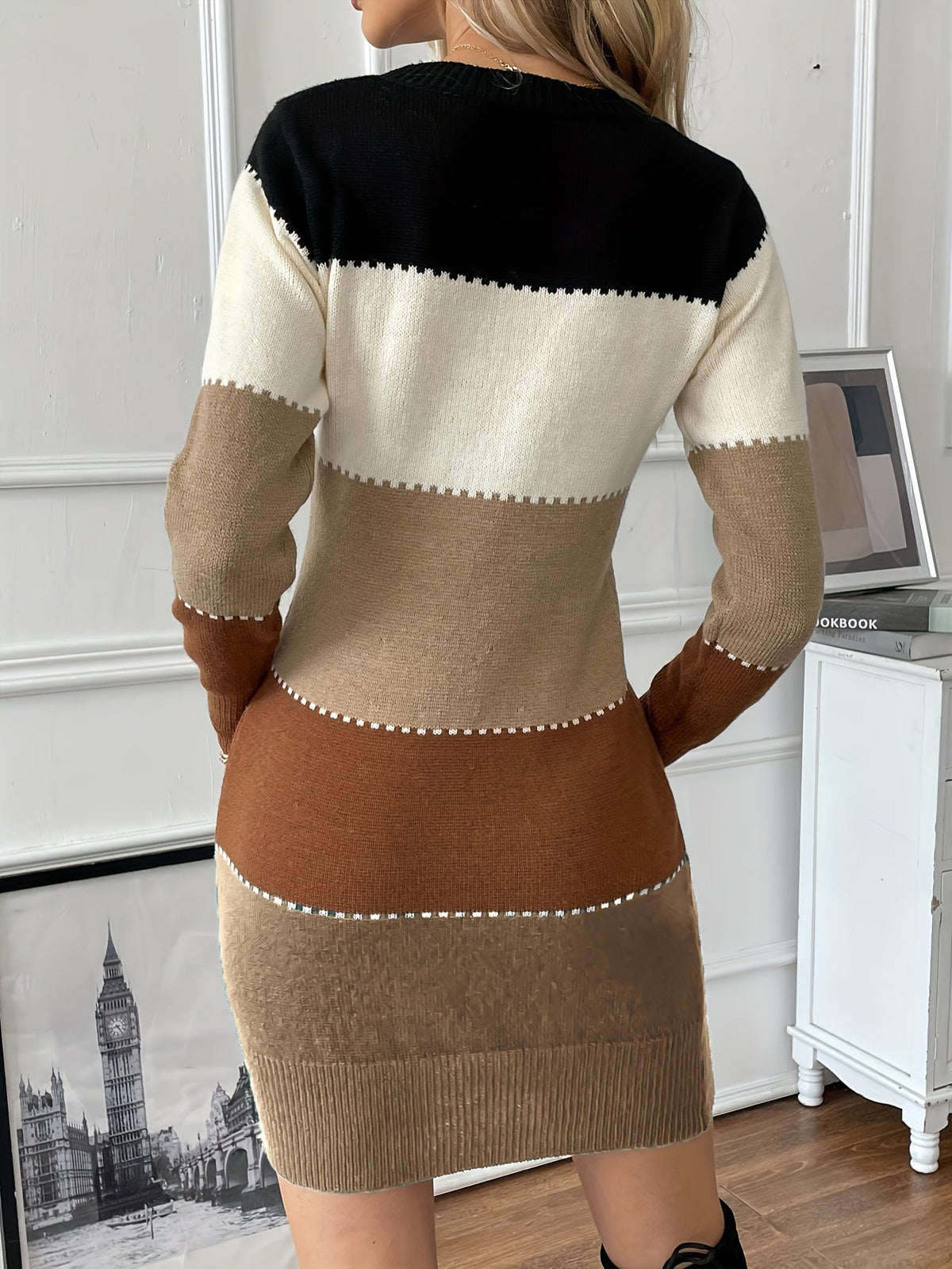 Figurnahes Kleid mit Colour-Block-Einsätzen und Kontrastnähten