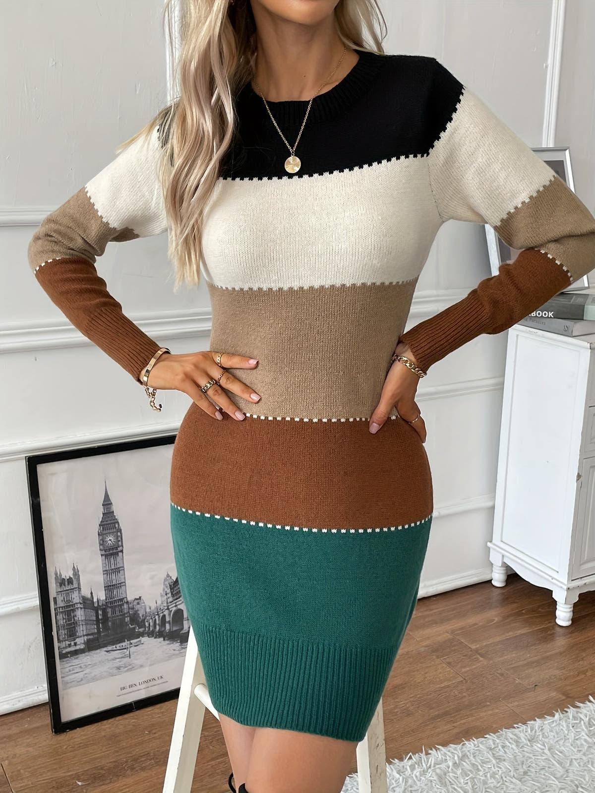 Figurnahes Kleid mit Colour-Block-Einsätzen und Kontrastnähten