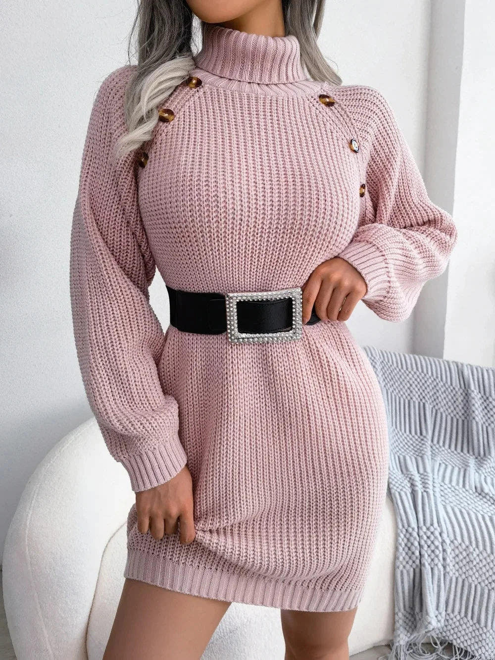Strickkleid mit Rollkragen, Grobstrick und Schulterknöpfen