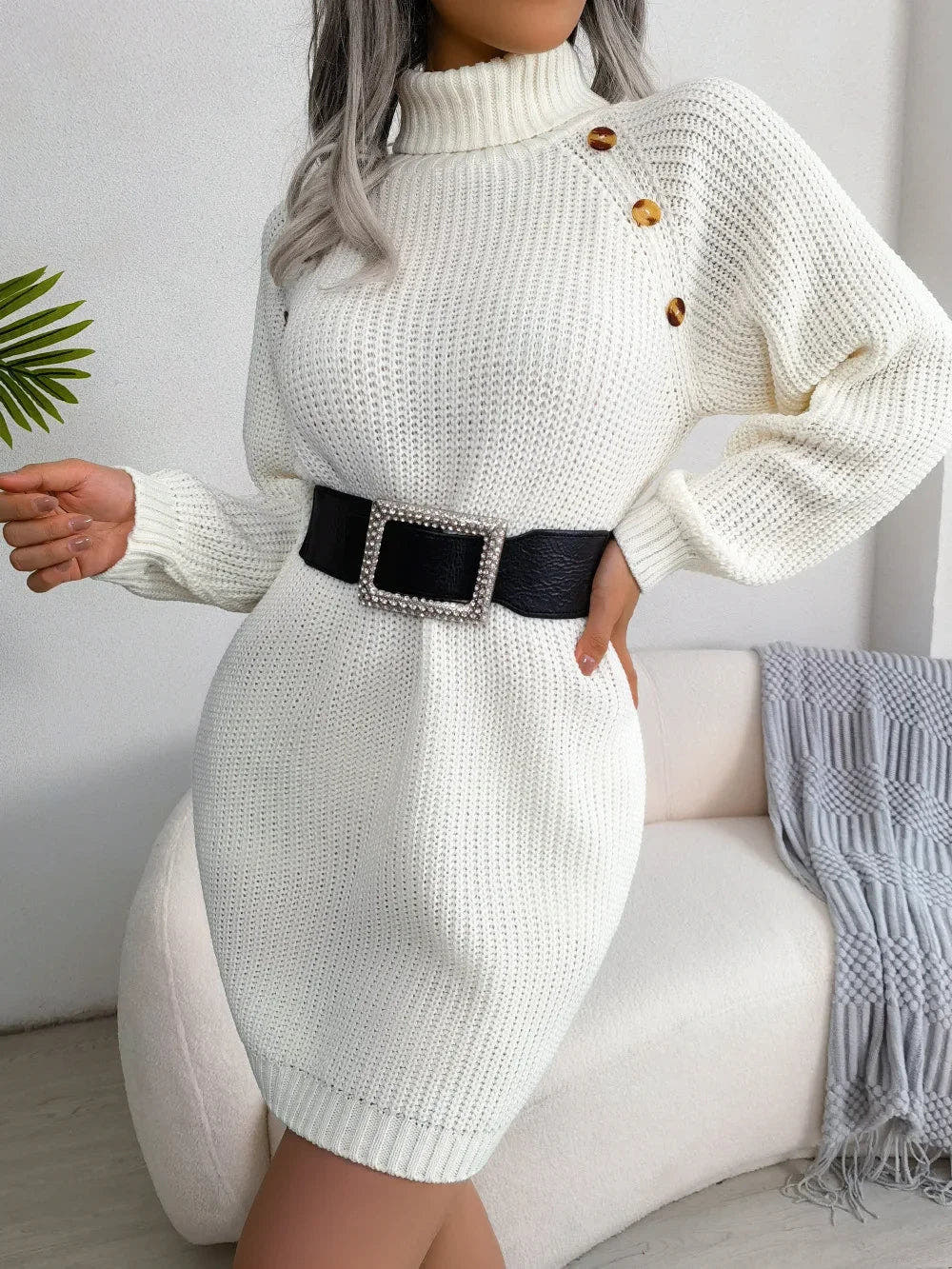 Strickkleid mit Rollkragen, Grobstrick und Schulterknöpfen