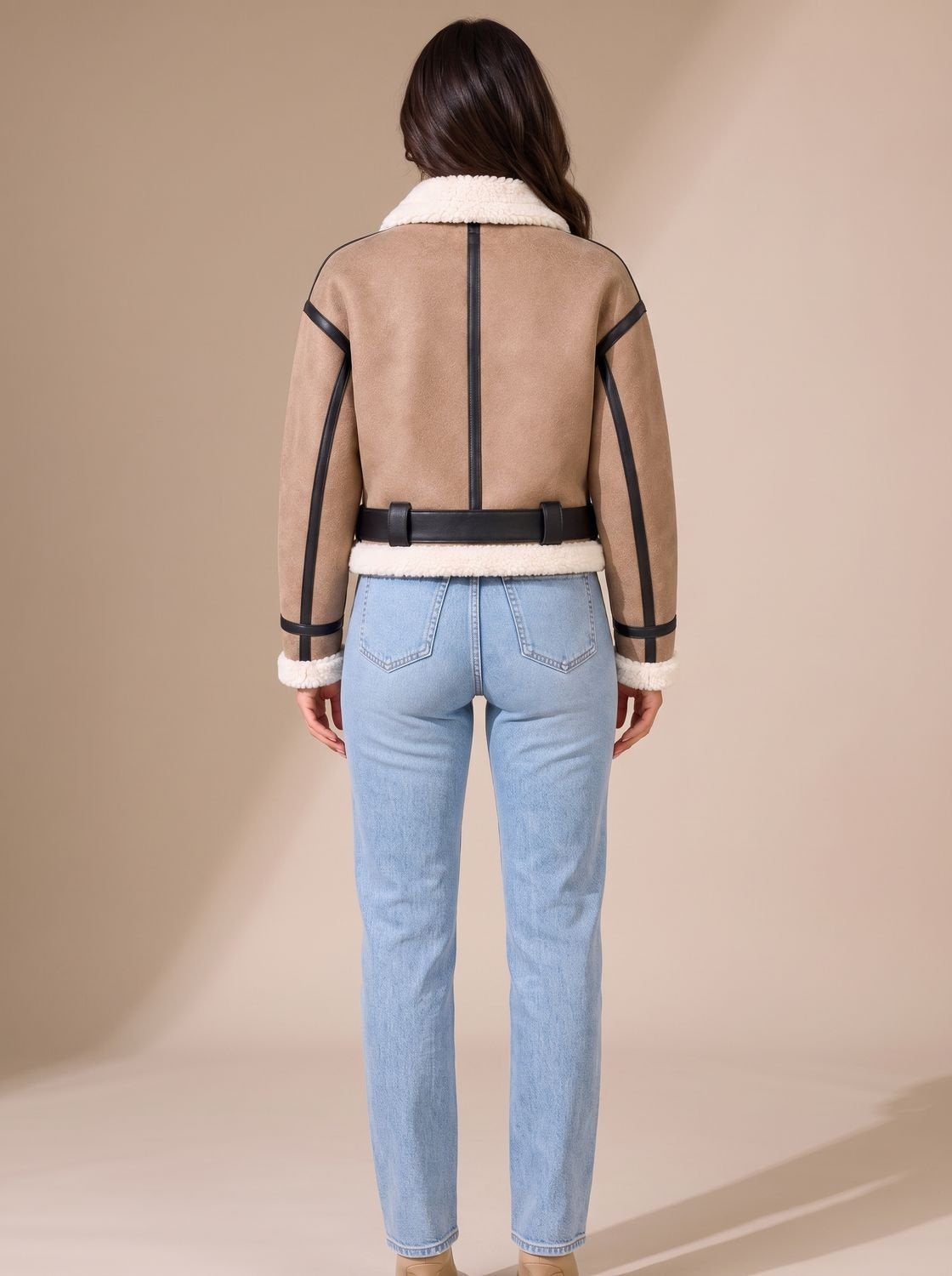 Teddyjacke Damen aus Kunstleder, kurz mit Teddyfellkragen und Gürtel