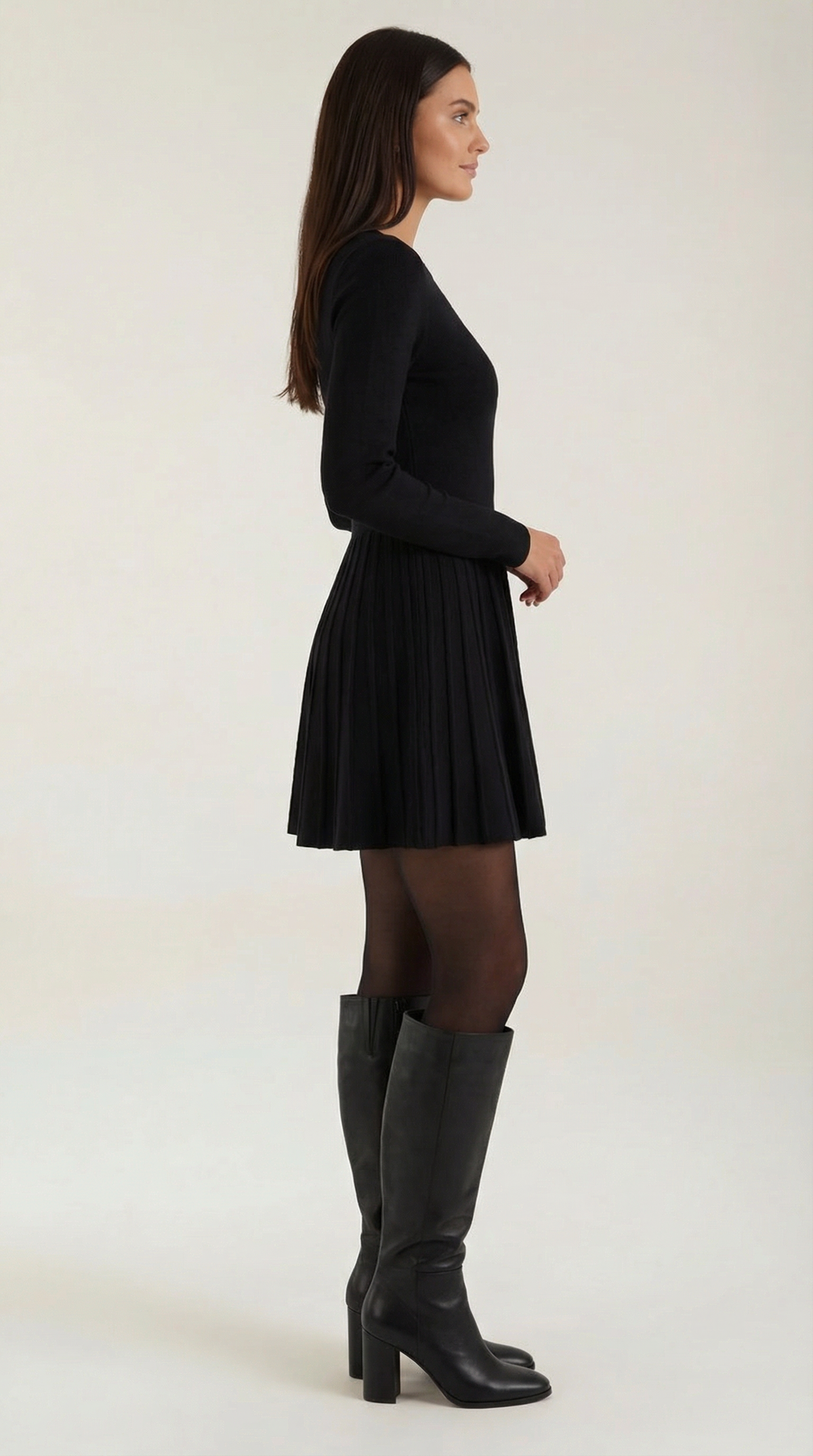 Kurzes Kleid mit Plisseerock und Rundhalsausschnitt für Damen