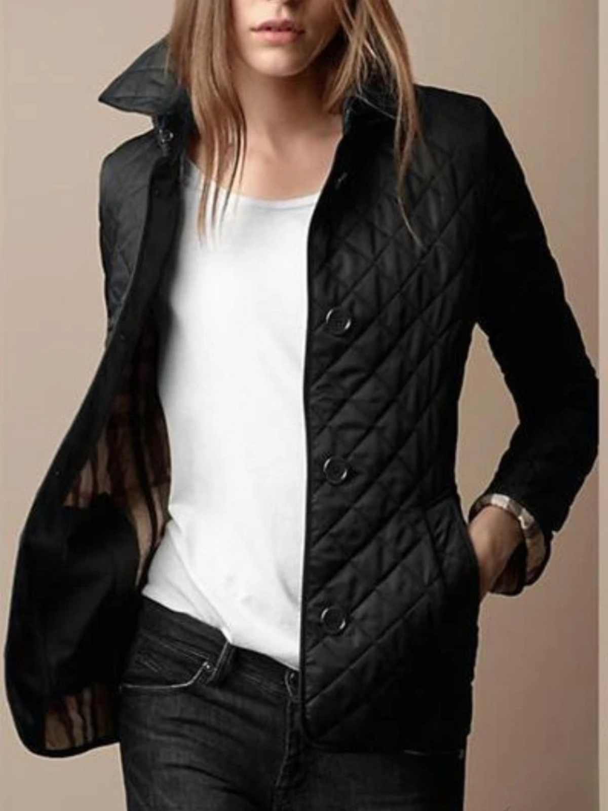 Steppjacke mit Rautensteppung und Gürtelpasse am Rücken