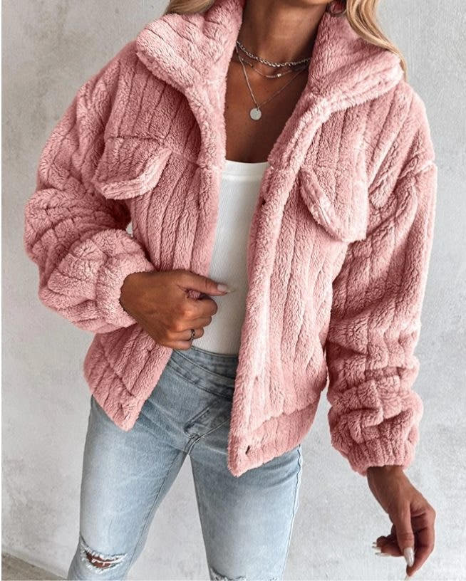 Teddyjacke mit Brusttaschen und weitem Kragen