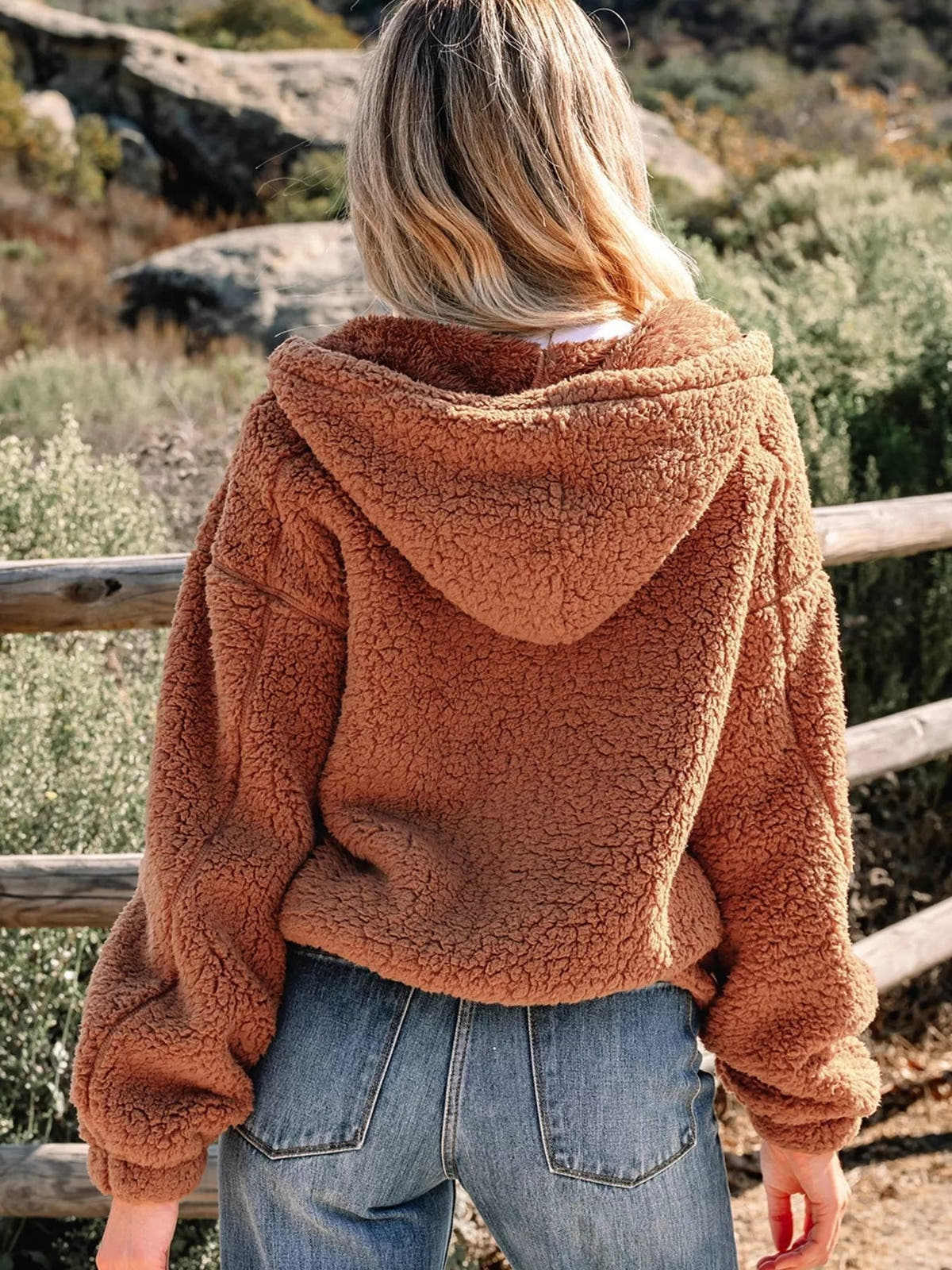 Teddyjacke mit Kapuze und Fronttaschen