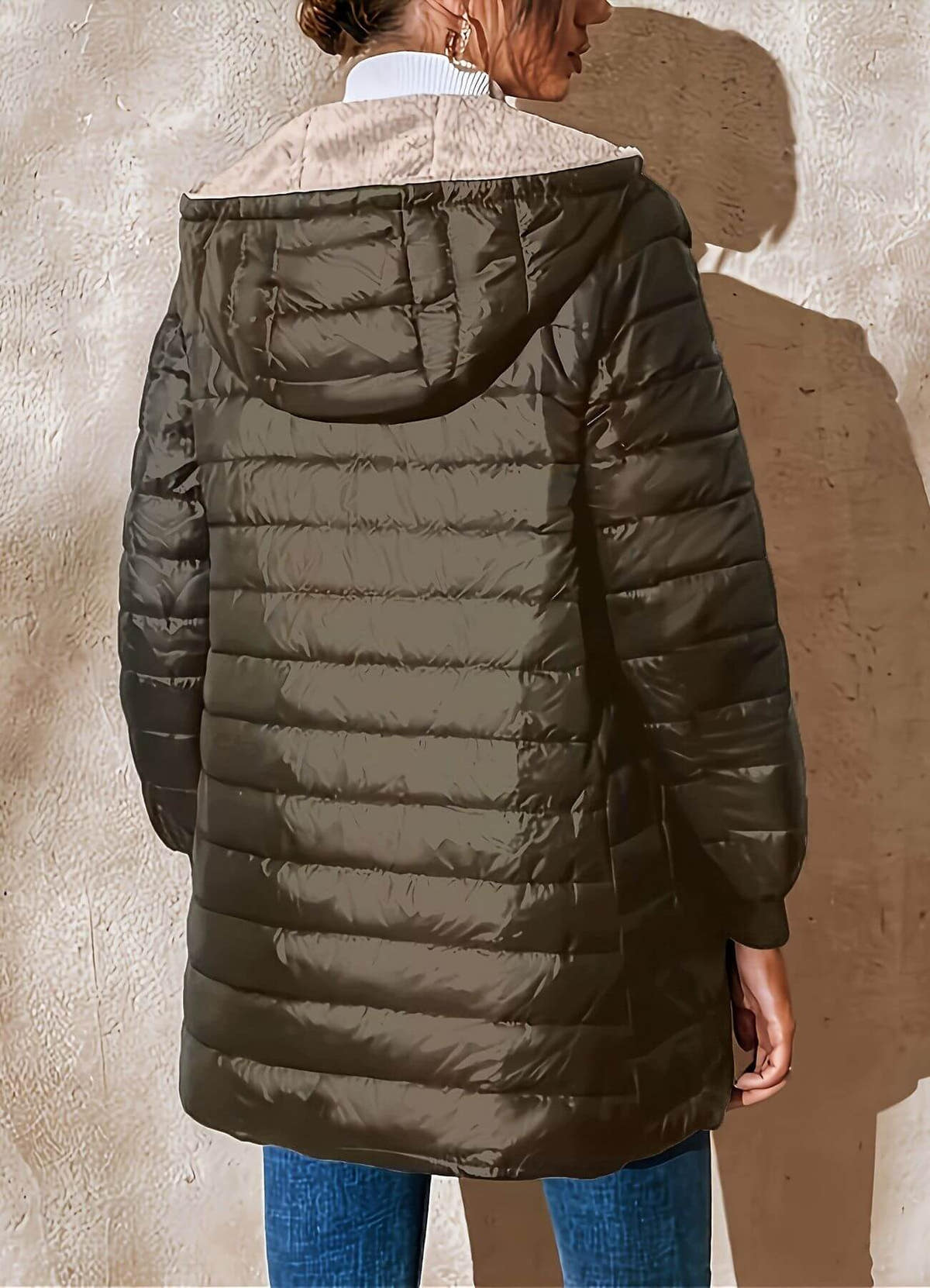 Steppjacke mit Kapuze und gerippten Bündchen