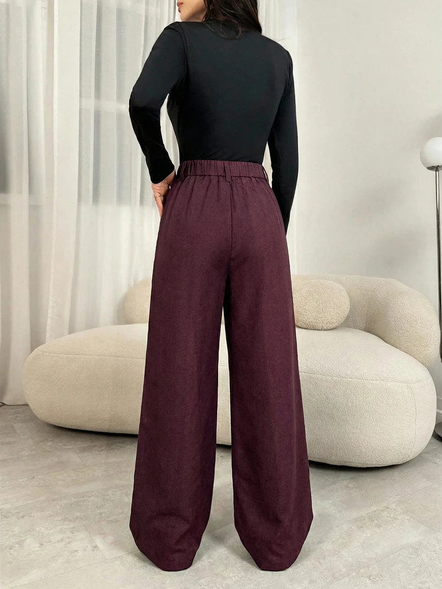 Stoffhose mit Bundfalten und weitem Bein