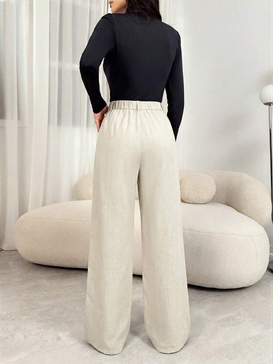 Stoffhose mit Bundfalten und weitem Bein