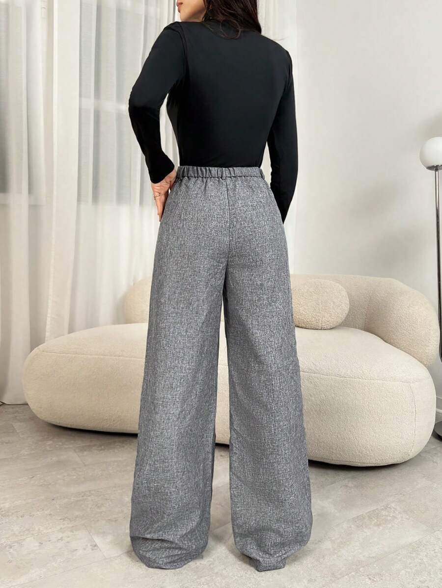 Stoffhose mit Bundfalten und weitem Bein