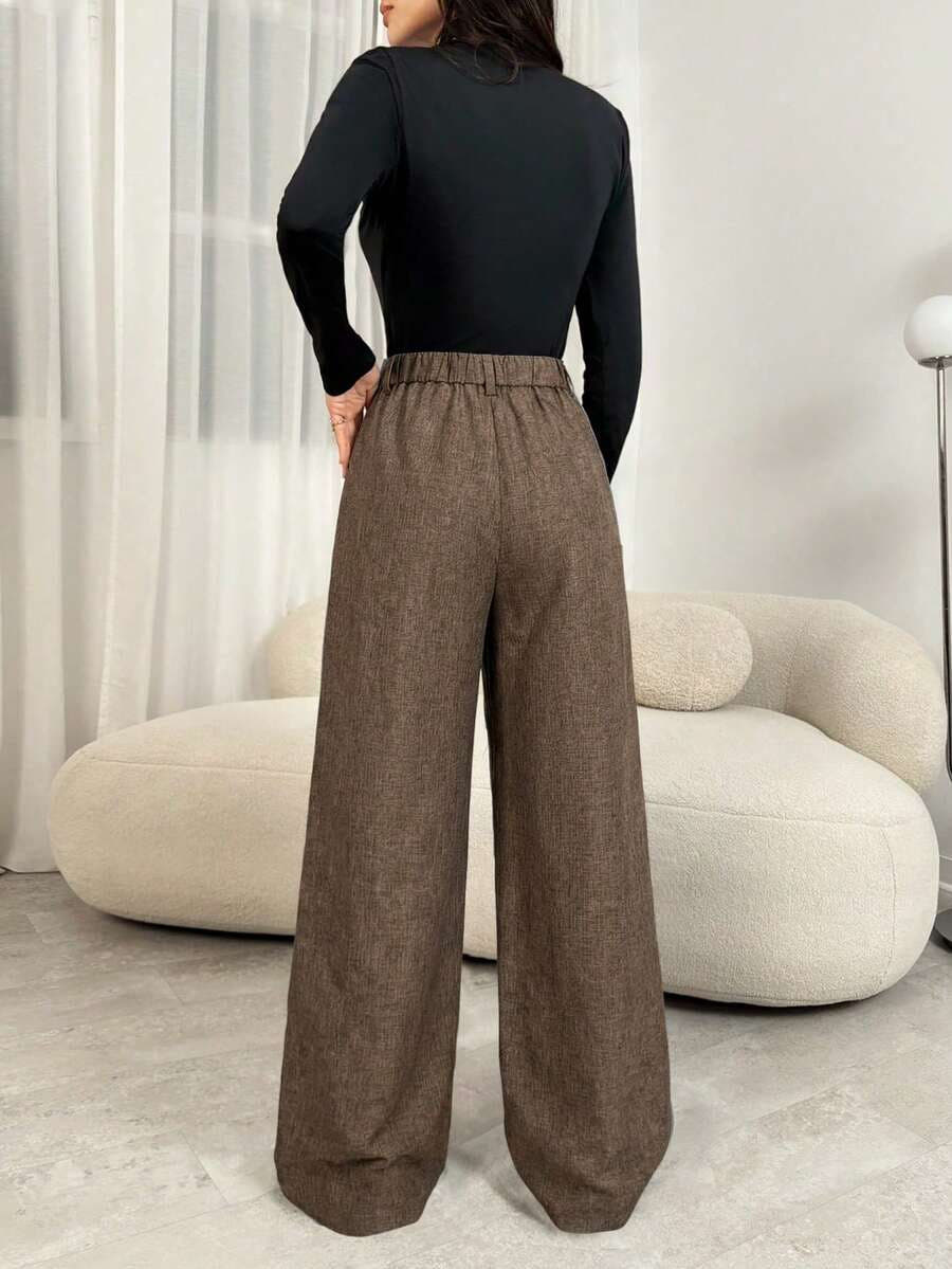 Stoffhose mit Bundfalten und weitem Bein