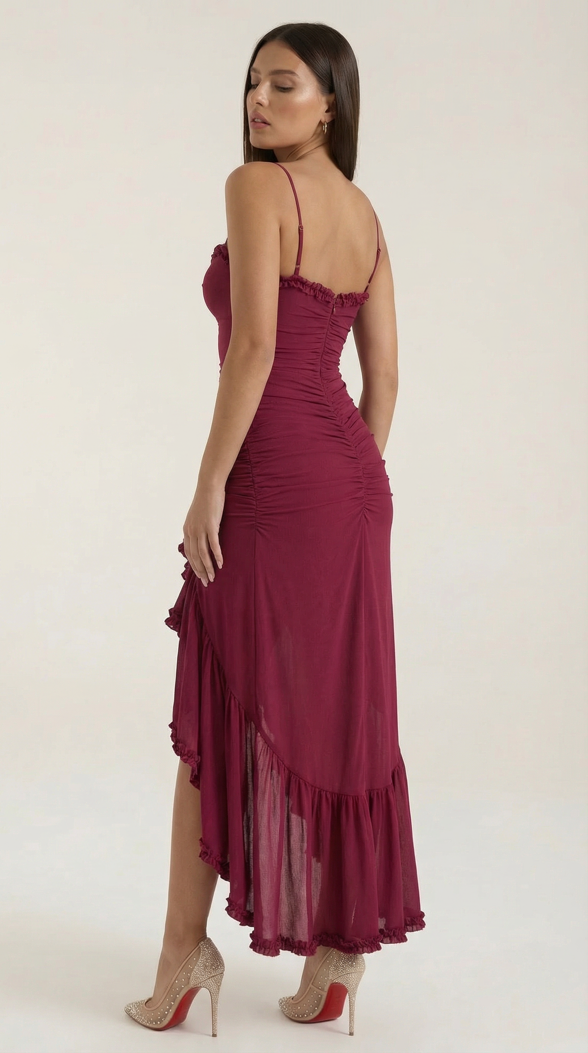 Langes Kleid mit Herzausschnitt und Rüschenbesatz für Damen