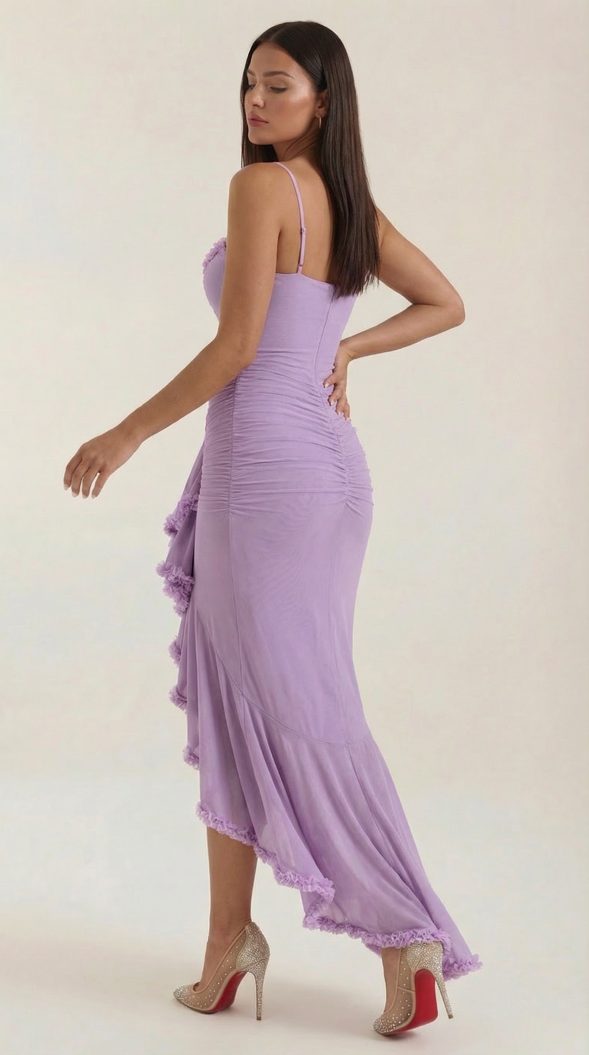 Langes Kleid mit Herzausschnitt und Rüschenbesatz für Damen
